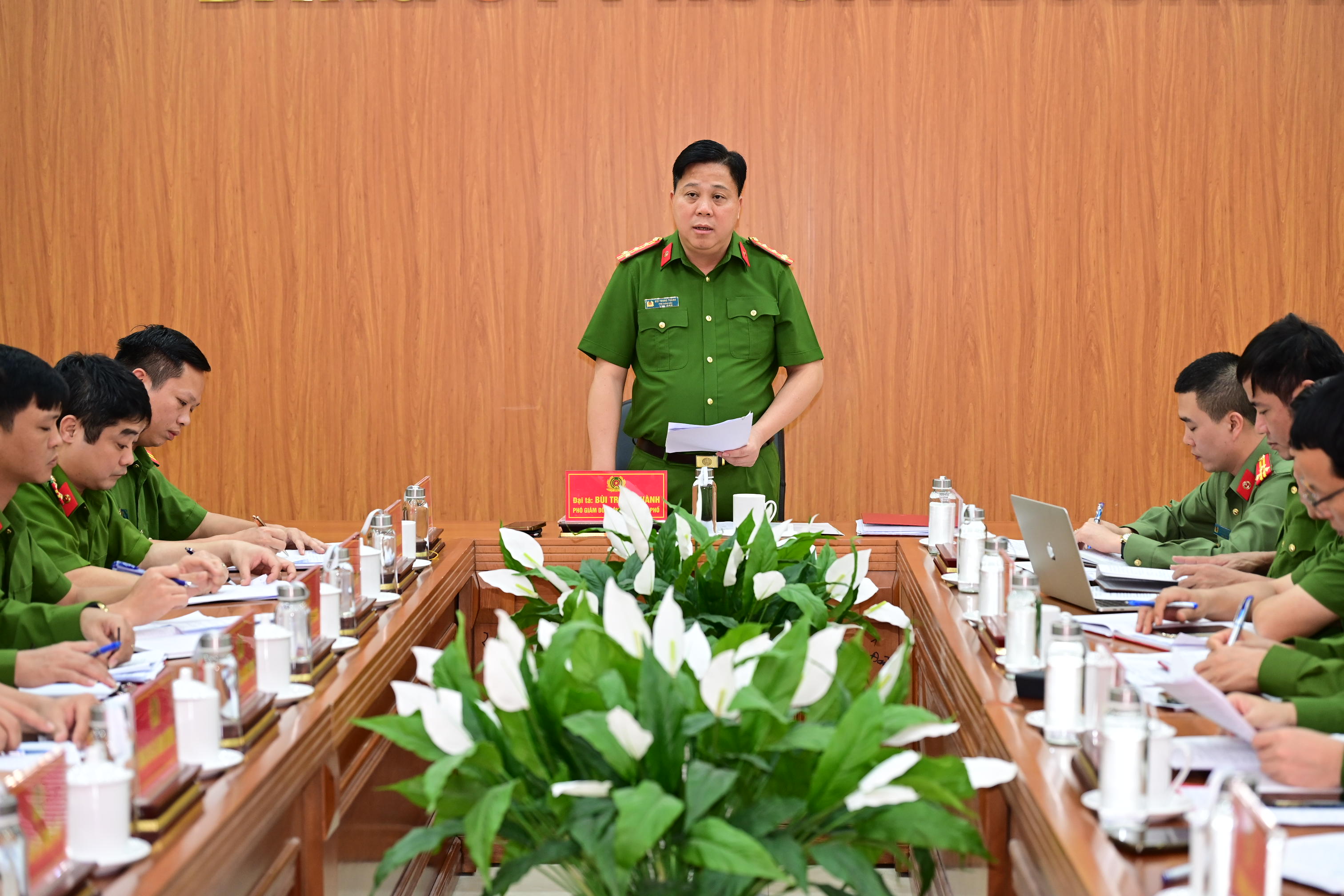 Đại tá Bùi Trung Thành - Phó Giám đốc CATP kiểm tra và làm việc với Công an 9 phường, xã